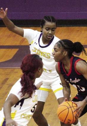 Lady Hounds topple unbeaten, top-ranked Putnam County