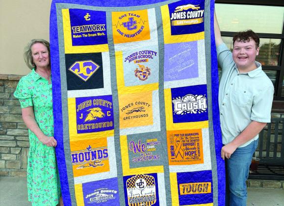 Jackson receives scholarship, quilt