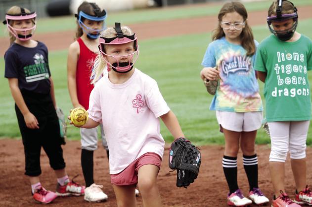 Lady Hounds welcome softball campers