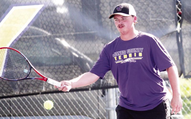Tennis teams sweep GMC Prep