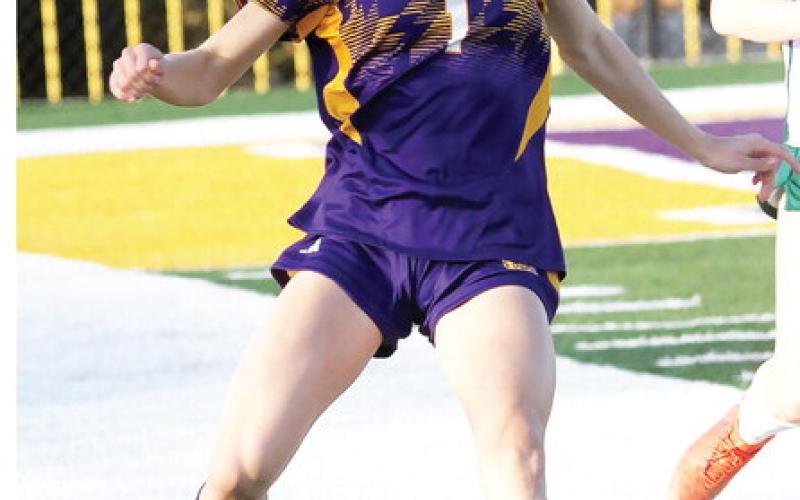 Marissa Moore (1) centers the ball during last week’s match against Eastside. BRAD HARRISON/Staff