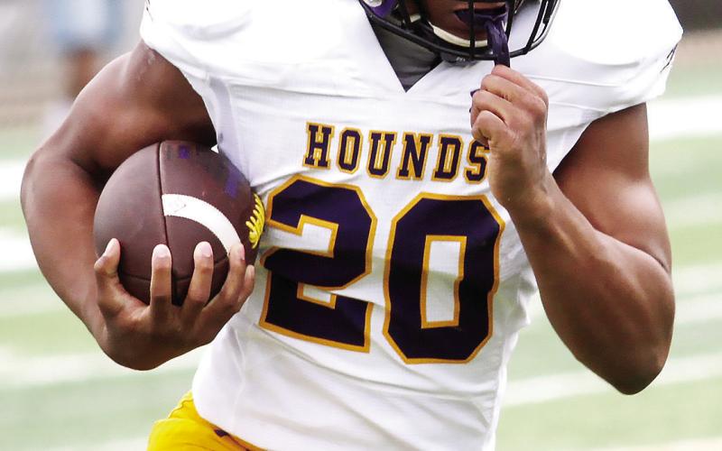 Laquan Pendleton finds a crease to pick up yardage during last week’s scrimmage. BRAD HARRISON/Staff