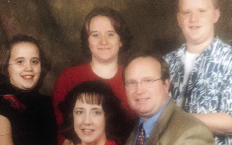Susan Alane and Earl in 2002 with children (l-r) Leah, Kara, Beau Office. CONTRIBUTED