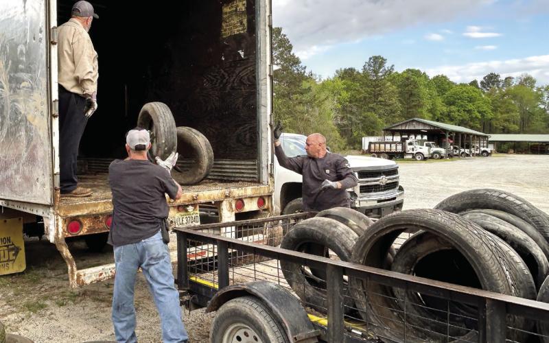 A combined effort from the community included picking up trash and tires to clean up both Jones County and Gray. Photos by DEBBIE LURIE-SMITH/Staff