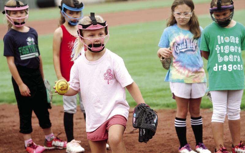 Lady Hounds welcome softball campers