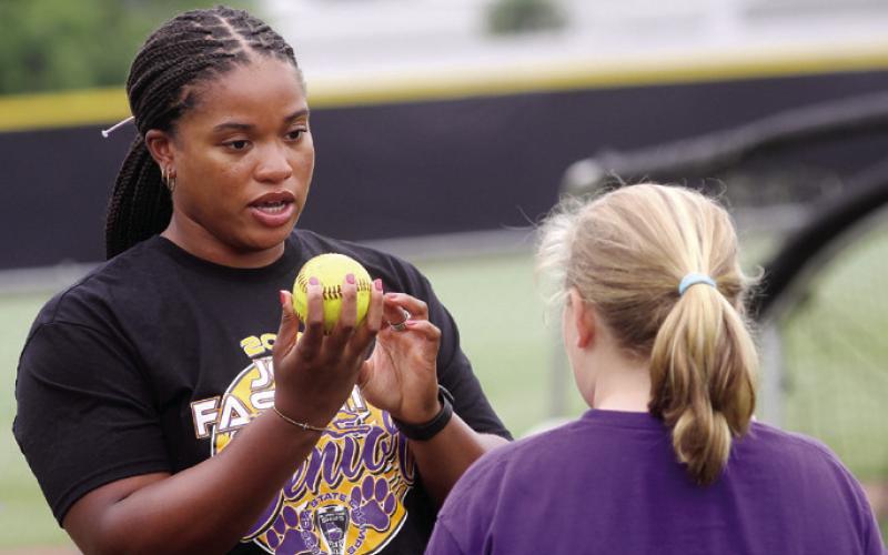 Lady Hounds welcome softball campers