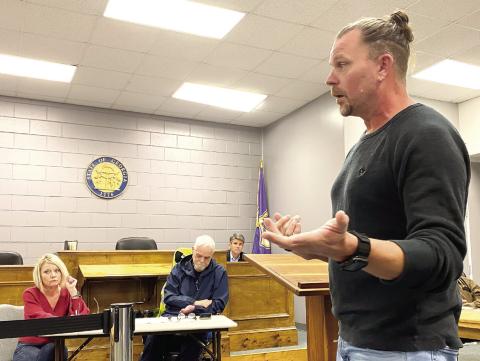 Chuck Asbell speaks to city council members in support of the brewery ordinance. DEBBIE LURIE-SMITH /Staff