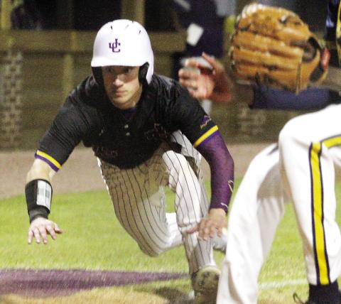 Diamond Hounds begin region slate with pair of blowouts