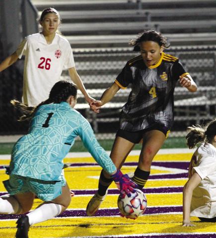 Lady Hounds play to draw against GMC Prep