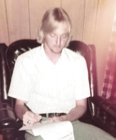 Hinson signing scholarship to MTSU in 1975. CONTRIBUTED