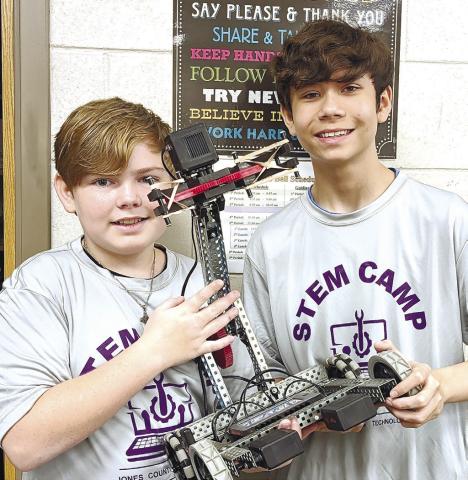 JCHS students attend fi rst STEM camp