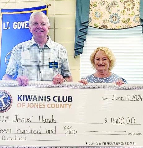 The Jones County Kiwanis club donated $1,500 to the Jesus’ Hands Ministry recently. Charles Newberry, president of the Kiwanis Club, presented the gift to Trish Ash. The ministry feeds children during the summer when their parents work or are otherwise unable to provide meals for them and school lunches and breakfasts are not available. Ash previously spoke to the club concerning the ministry, which is entirely volunteer.