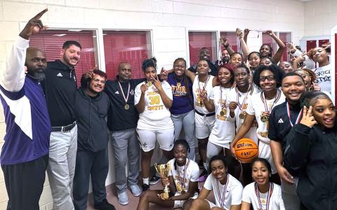 Lady Hounds win region title