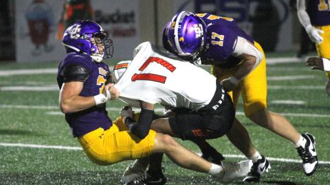 Hounds score late to down Stockbridge