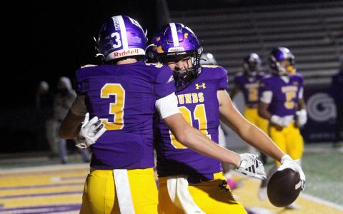 Greyhounds drain Chargers; tied for second in region