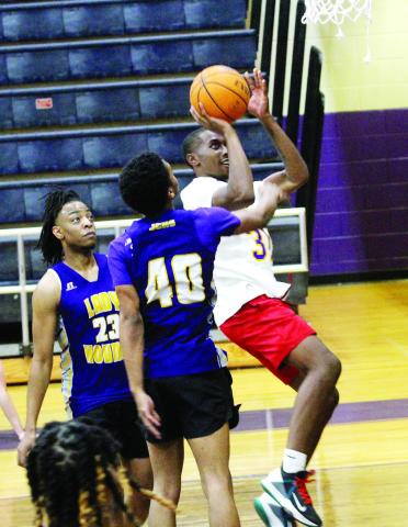 Players from year’s past gave attendees plenty of entertainment during a pair of 20-minute halves of basketball. BRAD HARRISON/Staff