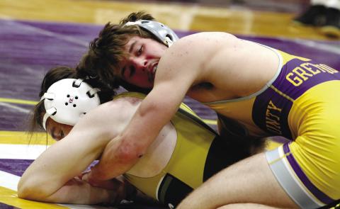 Hounds finish second in region, qualify 12 for state sectionals