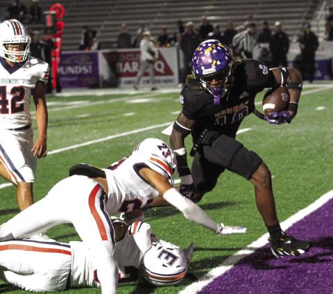 Jones County’s DJ Ingram bulls over East Forsyth tacklers into the end zone for a first-half touchdown in Friday’s first-round playoff win against East Forsyth. The 10-1 Greyhounds play Friday at Marist. SEE FULL COVERAGE IN SPORTS >> PAGE B1 BRAD HARRISON/Staff