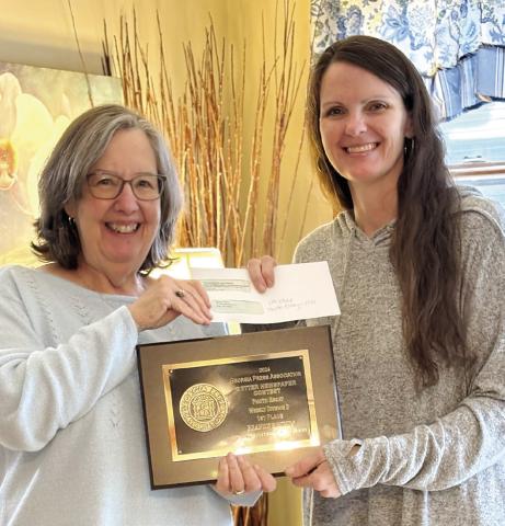 Round receives award