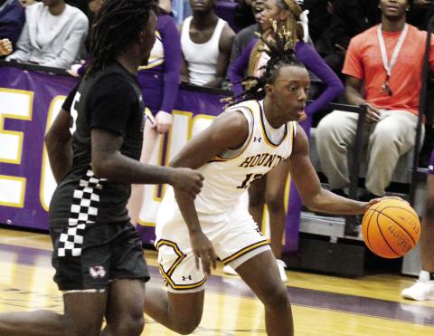 Jaiden Bond (12) beats Union Grove’s defensive pressure to take the ball towards the hoop. BRAD HARRISON/Staff