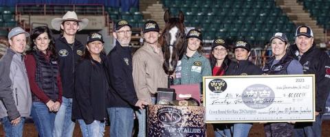 Ali Kate Kelleher (fifth right) with her support team accept a big check after winning the Jingle Bell Classic in Perry Dec. 16. CONTRIBUTED