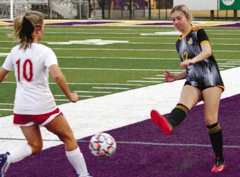 Lady Hounds snap streak against Peach County