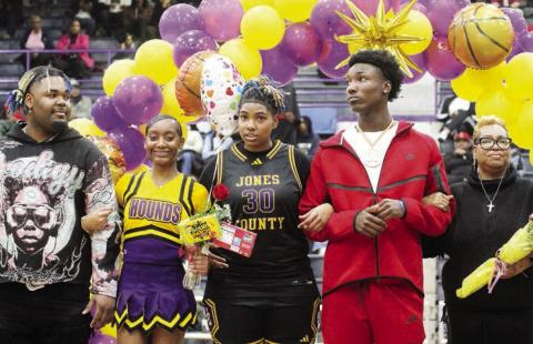 Basketball programs, cheerleaders celebrated on senior night