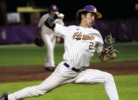 Greyhounds sweep Dutchtown to close in on postseason spot
