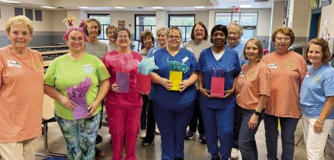 Pilot Club shows support for school nutrition employees