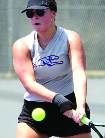 Lyndsie Hanner returns a serve during Monday’s secondround state tournament match. BRAD HARRISON/Staff