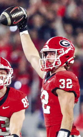 Georgia running back Cash Jones (32) successfully recovers an onside kick against Texas. LANCE McCURLEY/Staff