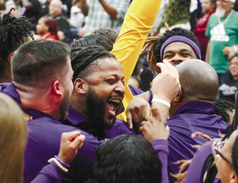 Road Hounds shock Hiram for first semifinal since 1978