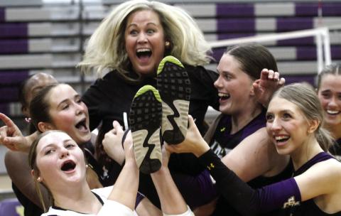 Jones County head volleyball coach Leah Bodnarchuk gets lifted in celebration after the Volley Hounds’ tournament win on Saturday. BRAD HARRISON/ Staff