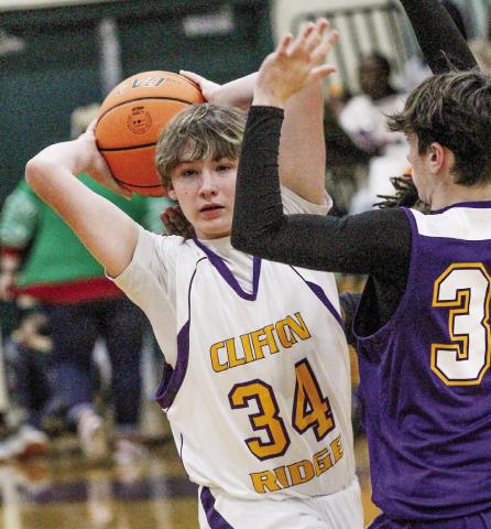 Gray Station boys hold off Clifton Ridge