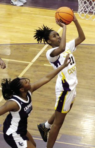 Zariyah Ross drives to the hoop against the Trojans. BRAD HARRISON/Staff