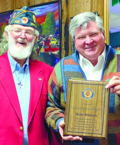 Post Commander Russell Curry (left) presents a plaque of appreciation to Scott Walston. DEBBIE LURIE-SMITH/Staff