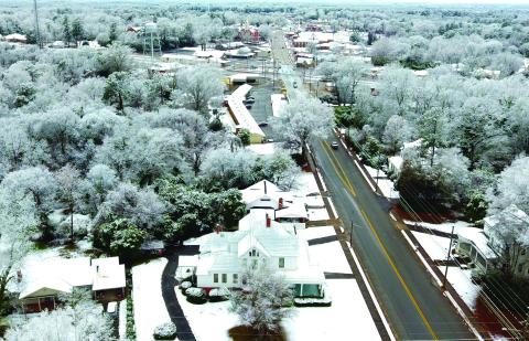 Jones County residents woke up Sunday morning to a blanket of snow that made the perfect winterscape until the sun came out. The courthouse can be seen in the background. SEE MORE PHOTOS >> PAGES B7-8 CHARLES NEWBERRY/Contributed
