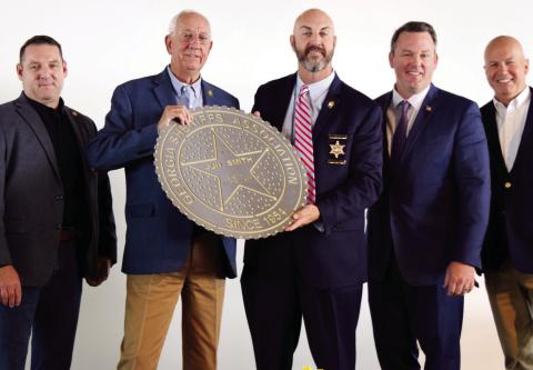 Sheriff of the Year Jud Smith (center) receives the plaque in his honor from Jones County Sheriff Butch Reece at the 12th Annual Georgia Sheriff’s Salute held in Jones County Oct. 16. SEE STORY AND PHOTOS >> PAGE A9 CONTRIBUTED