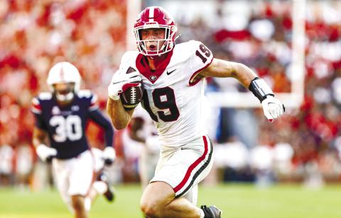 Georgia tight end Brock Bowers put the offense on his back against Auburn with 14 catches for 157 yards and a touchdown. COURTESY OF UGA ATHLETICS