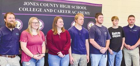A Block, Matt Williams (l-r), Lexi Kiser, Laci Kiser, Ryan Roughton, Jacob Roberts, Chase Baker and Brandon Gattie. DEBBIE LURIE-SMITH/Staff