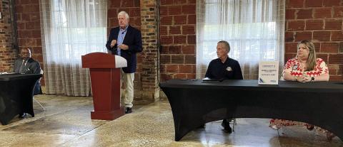 ew citizens, candidates show up for forum