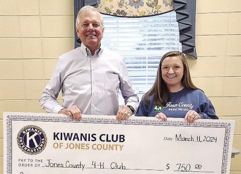 Kiwanis donates to Jones County 4-H