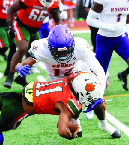 JCHS linebacker Princeton Whitening takes the Tigers’ ball carrier to the ground during Saturday’s game. BRAD HARRISON/Staff