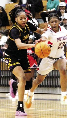 Desirae Dumas comes up with the steal during Saturday’s win. BRAD HARRISON/Staff