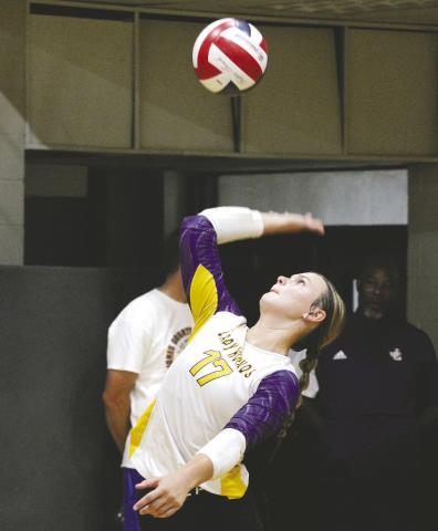Kamryn Hardwick’s late serve helped the Volley Hounds win the first game of last week’s match against FPD. BRAD HARRISON/Staff
