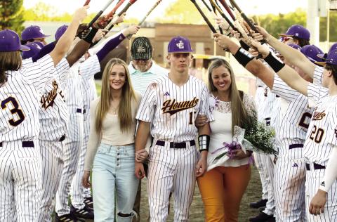 Senior baseball Hounds