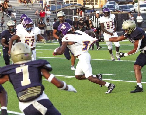 The Greyhounds’ Javious Bond eludes the grasp of a Dacula defender on Friday. The 35-14 win moved Jones County’s record to 2-0 on the season. SEE FULL COVERAGE IN SPORTS >> PAGE B1 BRAD HARRISON/Staff