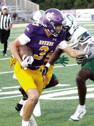 Nate Vaughn gets away from Ola defenders to move the ball downfield. BRAD HARRISON/Staff