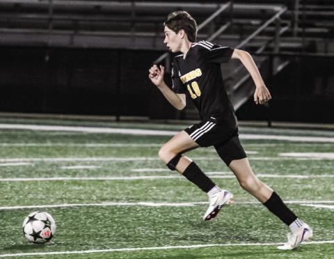 Jacob Watts dribbles the ball upfield against the Wildcats. BRAD HARRISON/ Staff