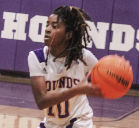 GSMS boys win, girls fall against Monroe